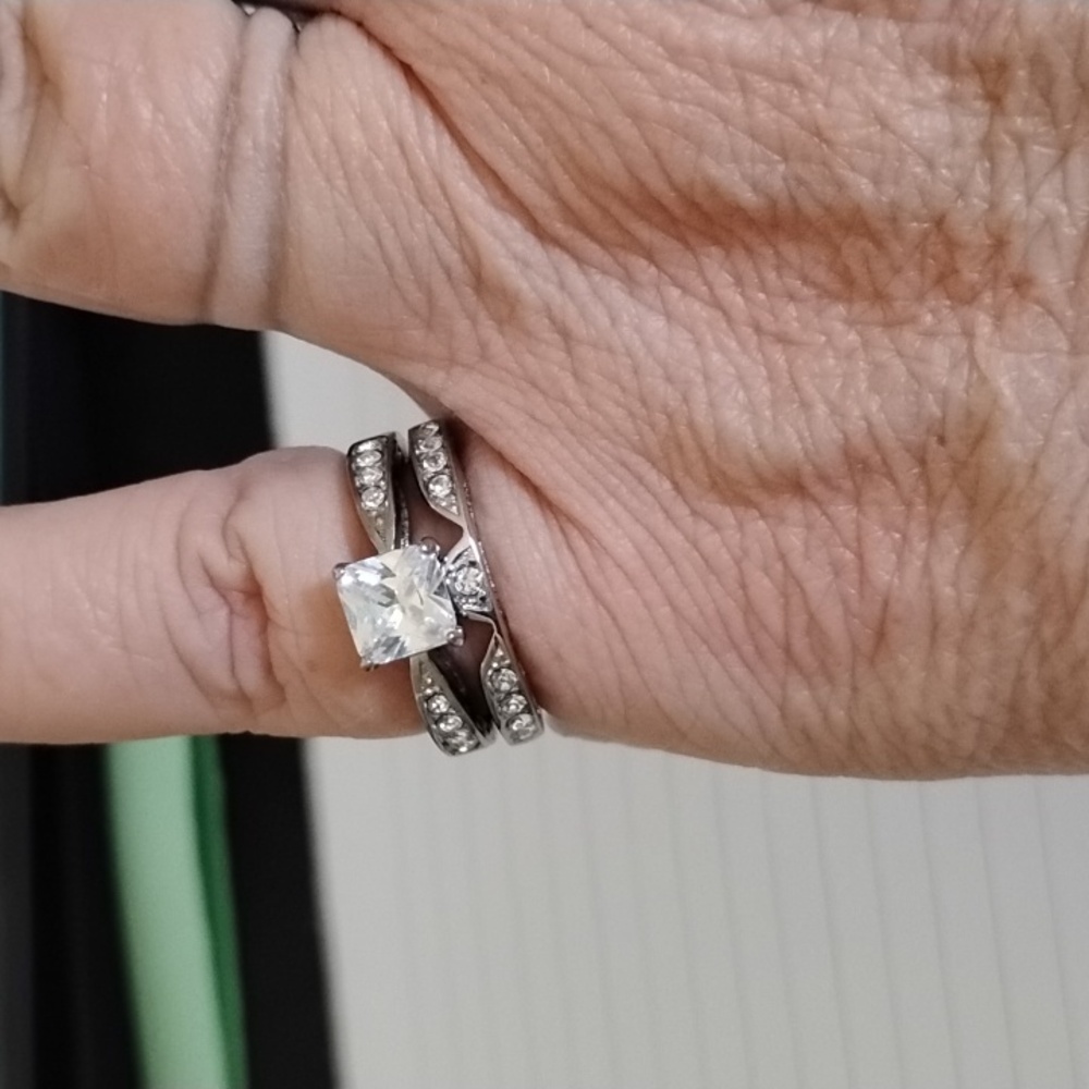 Women's wedding and engagement ring set